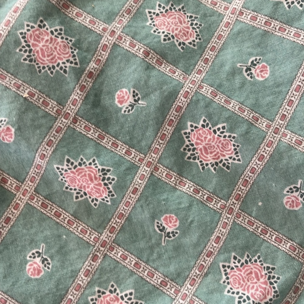 Beautiful Reversible Apron! - Picture 3 of 6